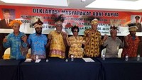 Kedua tokoh terbaik bangsa ini terbukti dan teruji selalu turun langsung ke desa-desa adat pedalaman Papua tanpa membedakan suku agama ras guna dna terus membangun kesejahteraan masyarakat serta menangkal intoleransi dan terorisme yang marak belakangan ini. Foto: dok. Masyarakat Papua