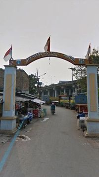 Jalan menuju Royal.