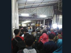 Curhat Antrean Tiket Kertas Commuterline