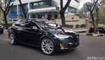 Bamsoet dengan Mobil Listrik Keren