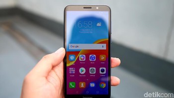 Honor 7S hadir dengan bentang layar 5,45 inch rasio 18:9 dan resolusi 1.440x720 pixel. Foto: muhammad ridho