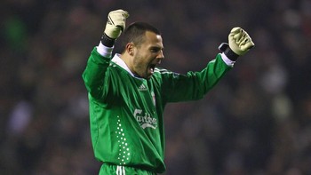 Diego Cavalieri. Yang butuh kiper patut melirik pemain yang pernah membela timnas Brasil ini. Bravery dan determination adalah atribut yang cukup menonjol buat pemain 35 tahun ini. (Foto: Alex Livesey/Getty Images)