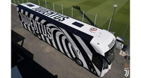 Juventus memamerkan bus yang akan digunakan tim Juventus di musim 2018/2019. Tidak seperti bus lama yang hitam-hitam, bus baru untuk Cristiano Ronaldo cs itu lebih semarak.
