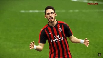 Tampak Hakan Calhanoglu merayakan golnya. Foto: YouTube/officialpes