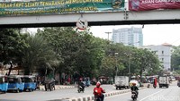 Padahal sudah ada rambu larangan belik kiri di tempat ini.
