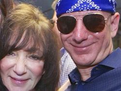 Membandingkan Kehidupan Dua Manusia Terkaya Sejagat