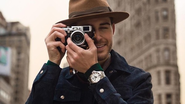 Gaya Liburan Blogger Tampan, Adam Gallagher