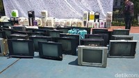 Barang-barang yang diamankan berupa 53 televisi, 63 dispenser, 22 ricecooker, 13 speaker, 28 kompor portable, 8 kipas angin dan 15 akuarium.