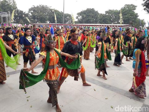 Angkat Citra Lengger, 5.000 Orang Menari Massal di Wonosobo