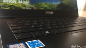 Asus membanderol UX331UN untuk Core i5, RAM 8 GB, RAM 8 GB, 256 GB SSD hingga Rp 19,3 juta dan untuk Core i7, RAM 16 GB, dan 512 GB SSD sebesar Rp 19,3 juta. Foto: detikINET/Agus Tri Haryanto
