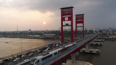 Melintasi Sungai Musi, LRT Palembang Mulai Beroperasi