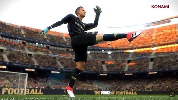 Tampak kiper Barcelona ini telah menendang bola. Foto: YouTube/officialpes