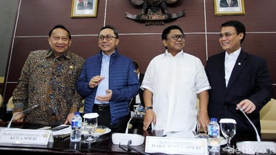 Zulkifli Hasan Pimpin Rapat Bahas Pidato Kenegaraan