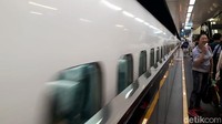 Di sebagian negara maju, pilihan moda transportasi kereta cepat sudah banyak digunakan, seperti Shinkansen di Jepang,  Thallis di Paris, Eurostar di Inggris, dan tak ketinggalan Taiwan High Speed Rail atau biasa dengan disingkat THSR. Bagaimana rasa menaikinya?