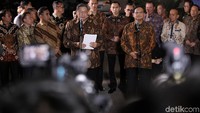 SBY dan Prabowo belum memunculkan kesepakatan koalisi. Di sisi lain, SBY mengungkap sulitnya kemungkinan berkoalisi dengan Jokowi.