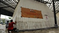 Menurut petugas kebersihan di lokasi itu, setiap harinya mereka merawat RPTRA Kalijodo guna menjaga kebersihan di taman tersebut.