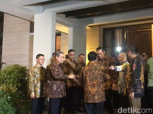 Momen Hormat dan Cipika-Cipiki Prabowo-AHY