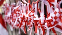 Pernak-pernik ini dibandrol Rp 5000 - Rp 350 ribu.