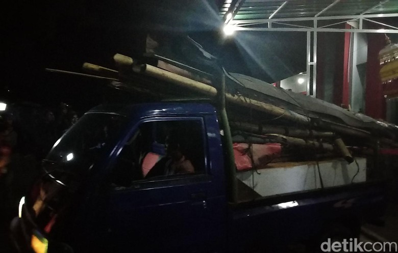 32 Saung Elite Lapas Sukamiskin Selesai Dibongkar Tengah Malam 32 Saung Elite Lapas Sukamiskin Selesai Dibongkar Tengah Malam