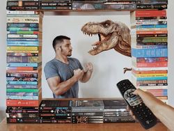 Super Kreatif! Pria Ini Bikin Foto Keren Pakai Susunan Buku