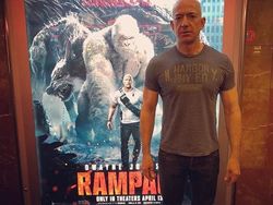 Membandingkan Kehidupan Dua Manusia Terkaya Sejagat