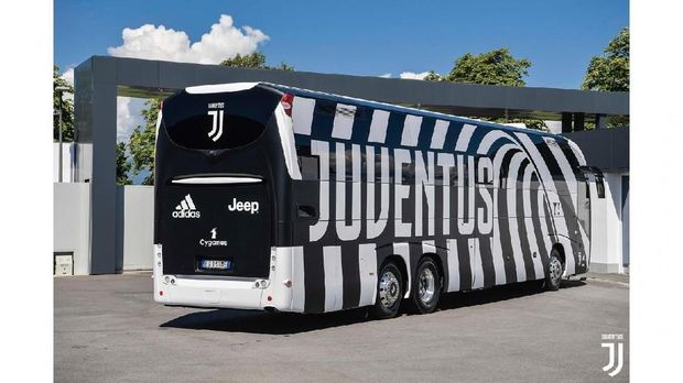 Bus Keren Bermotif Zebra Buat Ronaldo Cs