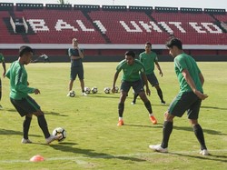 Pemusatan latihan timnas U-23 dilakukan di Stadion I Wayan Dipta, Gianyar, mulai hari ini, Selasa (24/7/2018), hingga 11 Agustus 2018. Foto: Nyoman Budhiana/Antara Foto