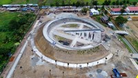 Pembangunan monumen dilakukan tahap I pada tahun 2016 berupa pekerjaan pondasi dengan anggaran Rp 7 miliar. Pekerjaan dilanjutkan tahap II sejak Juli 2017 dan direncanakan selesai Desember 2018. Istimewa/Kementerian PUPR.