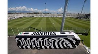 Menurut Juventus, desain bergelombang itu terinspirasi dari perpaduan dari kepiawaian pemain Juventus menggocek bola di lapangan dan dukungan para penggemarnya.