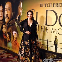 Maudy Koesnaedi pernah berpacaran dengan Gilang Ramadan selama lima tahun. Namun hubungan mereka tak berhasil sampai ke jenjang pernikahan. Gilang pun telah menambatkan hatinya kepada Shahnaz Haque dan dikaruniai tiga anak perempuan. Begitu juga Maudy yang kini menjadi istri Erick Mejer dan telah dikaruniai seorang putra. Foto: Nugraha Rodiana