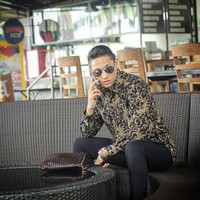 Ferri dalam balutan kemeja batik. Tetap terlihat gagah yah? (Foto: Instagram/@ferriuno)