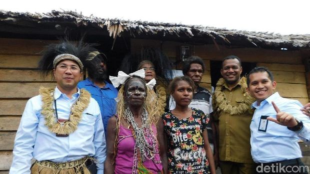 Warga Desa Enem di Papua akhirnya nikmati listrik