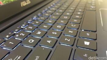 Selain itu pula, UX331UN memiliki kartu grafis tambahan yang memanjakan para konten kreator, seperti kebutuhan editing video sampai bermain games. Foto: detikINET/Agus Tri Haryanto