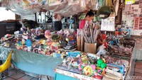 Kemudian penghuninya berganti menjadi permukiman Hakka. Sekarang telah berubah menjadi Meinung Folk village yang sepanjang jalannya dipajang berbagai kerajinan (Fadhly Fauzi Rachman/detikTravel)