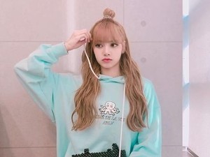Muncul Petisi Tolak Young Lex Hadiri M&G Lisa BLACKPINK