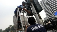 Hal ini dilakukan agar lampu lalu lintas tersebut beroperasi dengan maksimal dan tampak bagus dipandang. 