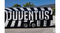Bus Juventus merupakan bus Iveco Magelys HDH yang sudah dipakai tim Juventus selama bertahun-tahun. Kali ini desainnya lebih ciamik.