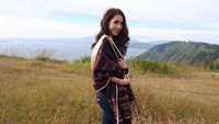  Lahir di Bengkulu, 23 Januari 1992, Nadia Purwoko baru saja dinobatkan sebagai pemenang Miss Grand Indonesia 2018 yang baru saja usai diselenggarakan (nadiapurwoko/Instagram)