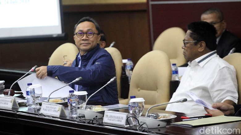 Zulhas Saran Capres-Cawapres Adu Pemikiran dengan Profesor Kampus Zulhas Saran Capres-Cawapres Adu Pemikiran dengan Profesor Kampus
