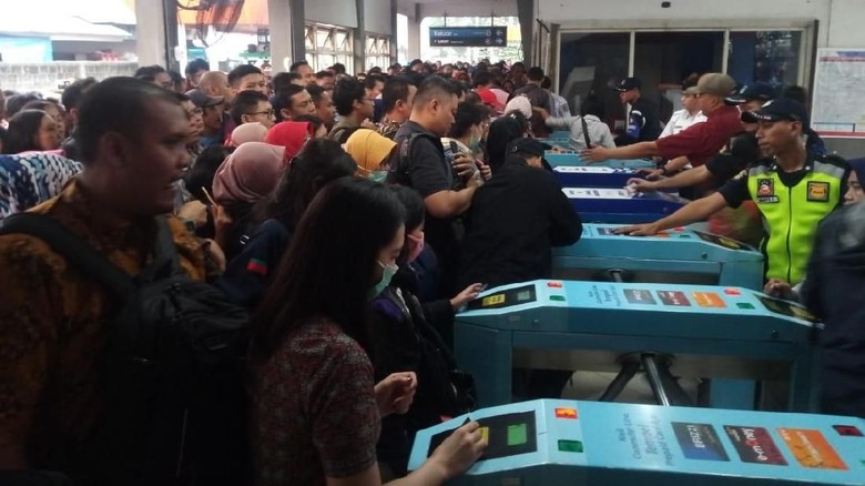 Kartu Multi Trip KRL Bakal Terintegrasi dengan Transportasi Lain Kartu Multi Trip KRL Bakal Terintegrasi dengan Transportasi Lain