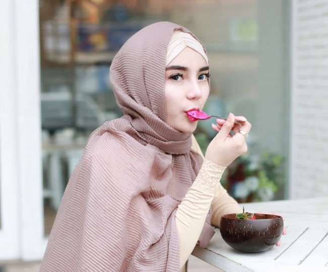 Pola Makan Sehat Calon Istri Atta Halilintar hingga Aksesoris Bentuk Mie