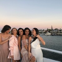 Selena tampil cantik di hari spesialnya, mengenakan gaun boho chic yang feminin. Foto: Dok. Instagram/Selena Gomez