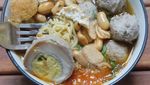 Mantap! Bakso Telur Berkuah Gurih Pedas Buat Makan Siang