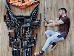 Super Kreatif! Pria Ini Bikin Foto Keren Pakai Susunan Buku