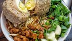 Mantap! Bakso Telur Berkuah Gurih Pedas Buat Makan Siang