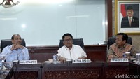 Pertemuan tersebut guna membahas keputusan Mahkamah Konstitusi (MK) terkait keputusan pengurus partai politik tak bisa menjadi calon anggota DPD.