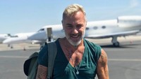 Gianluca Vacchi dikenal sebagai pengusaha dari Italia. Dia suka liburan lho di waktu luangnya. (gianlucavacchi/Instagram)