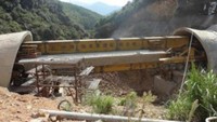Beton jembatan dipasang pada celah antar terowongan. Beijing Wowjoint Machinery Co/Istimewa.