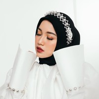 Berhijrah dalam waktu berdekatan, Fitri Tropica langsung dirangkul oleh teman-teman artis yang berhijab lainnya. Ia juga terlihat mulai mengikuti kajian bersama Diera Bachir dan Chacha Frederica. Foto: Diera Bachir Foto: Diera Bachir