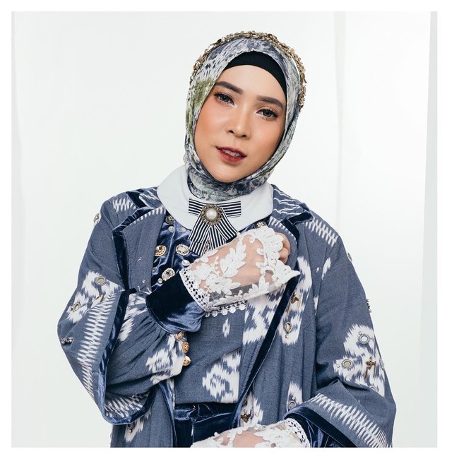 Berhijrah dalam waktu berdekatan, Fitri Tropica langsung dirangkul oleh teman-teman artis yang berhijab lainnya. Ia juga terlihat mulai mengikuti kajian bersama Diera Bachir dan Chacha Frederica. Foto: Diera Bachir Foto: Diera Bachir / Firaa Assagaf